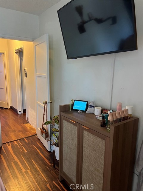 9312 Garden View Avenue, South Gate CA: https://media.crmls.org/medias/722e966b-5781-48dc-a517-1ec0bc224150.jpg