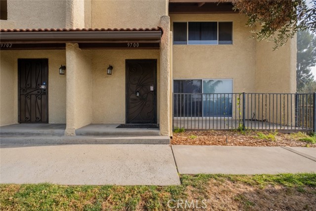 Detail Gallery Image 1 of 28 For 9700 via Roma, Burbank,  CA 91504 - 3 Beds | 2/1 Baths