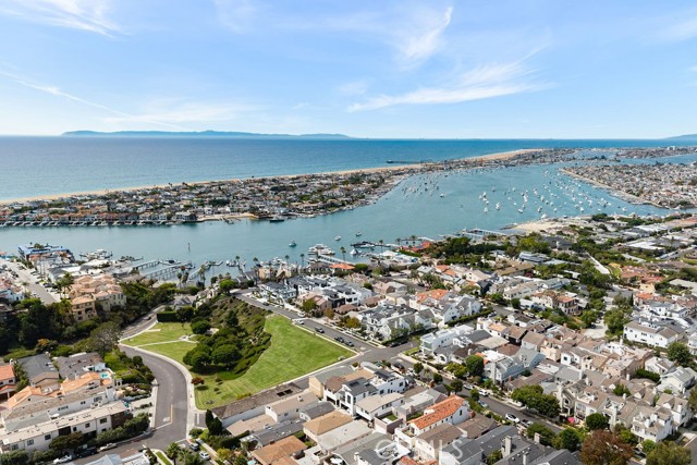 Detail Gallery Image 37 of 45 For 410 Acacia Ave #1/2,  Corona Del Mar,  CA 92657 - 3 Beds | 3 Baths