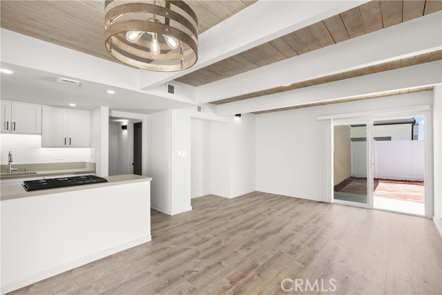 Detail Gallery Image 5 of 29 For 255 Prospect St, Newport Beach,  CA 92663 - 2 Beds | 2 Baths