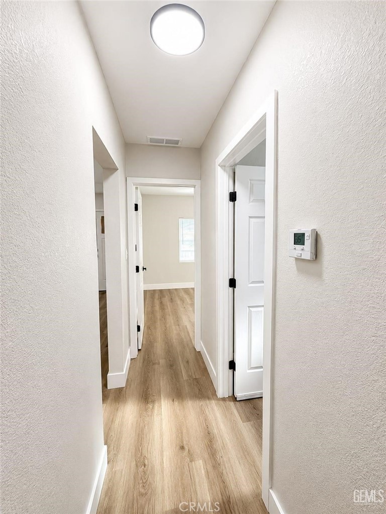 https://media.crmls.org/medias/72307055-5ce6-45e4-bfc3-f1ca115c54c9.jpg?preset=X-Large