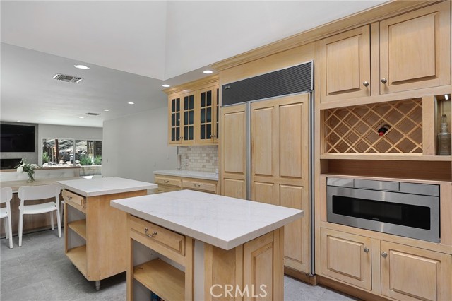 Detail Gallery Image 9 of 20 For 5047 Orrville Ave, Woodland Hills,  CA 91367 - 4 Beds | 2/1 Baths