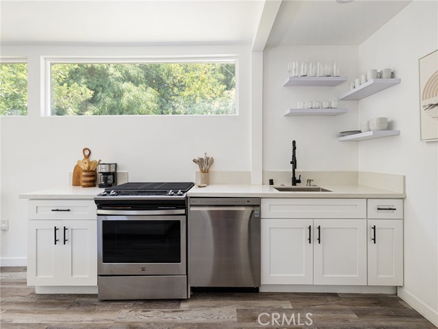 Detail Gallery Image 26 of 34 For 11333 Braddock Dr, Culver City,  CA 90230 - 6 Beds | 3 Baths