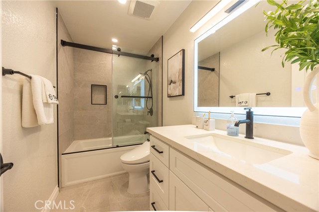 1 Moon Dust, Irvine CA: https://media.crmls.org/medias/72319bd6-9aef-48b4-a7b7-a52f91cd8dcf.jpg