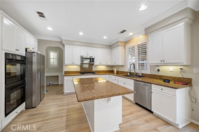 Detail Gallery Image 3 of 28 For 29851 Fox Creek, Menifee,  CA 92586 - 5 Beds | 3 Baths