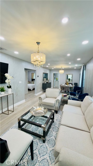 Detail Gallery Image 2 of 10 For 515 Myrtle St, Glendale,  CA 91203 - 3 Beds | 2 Baths