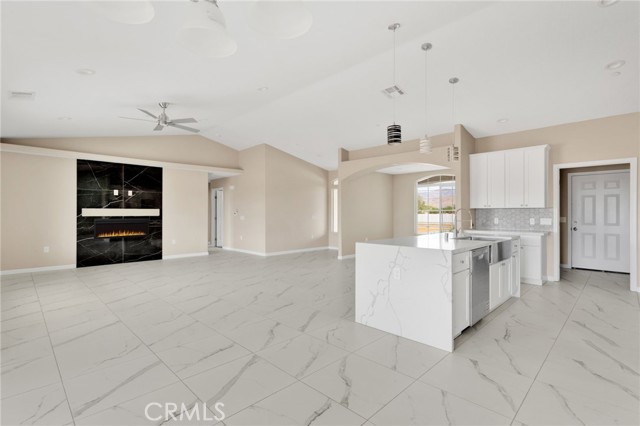 Detail Gallery Image 10 of 44 For 12584 Mesquite Rd, Apple Valley,  CA 92307 - 4 Beds | 2/1 Baths