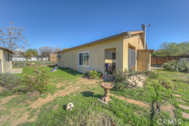 Detail Gallery Image 5 of 26 For 11557 Davis, Moreno Valley,  CA 92557 - 2 Beds | 1 Baths