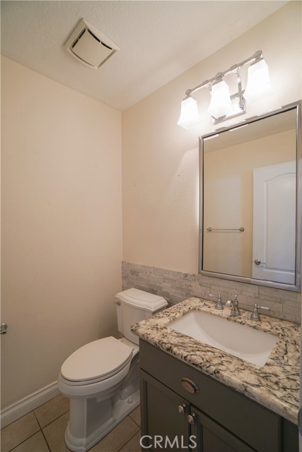 Detail Gallery Image 5 of 29 For 574 N Pageant Dr #E,  Orange,  CA 92869 - 3 Beds | 2/1 Baths