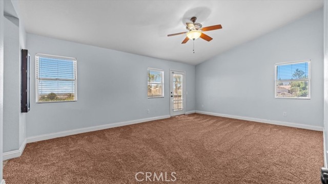 3035 Ohio Avenue, San Bernardino CA: https://media.crmls.org/medias/7236903a-6e8d-4544-9273-6b4c9fba7537.jpg