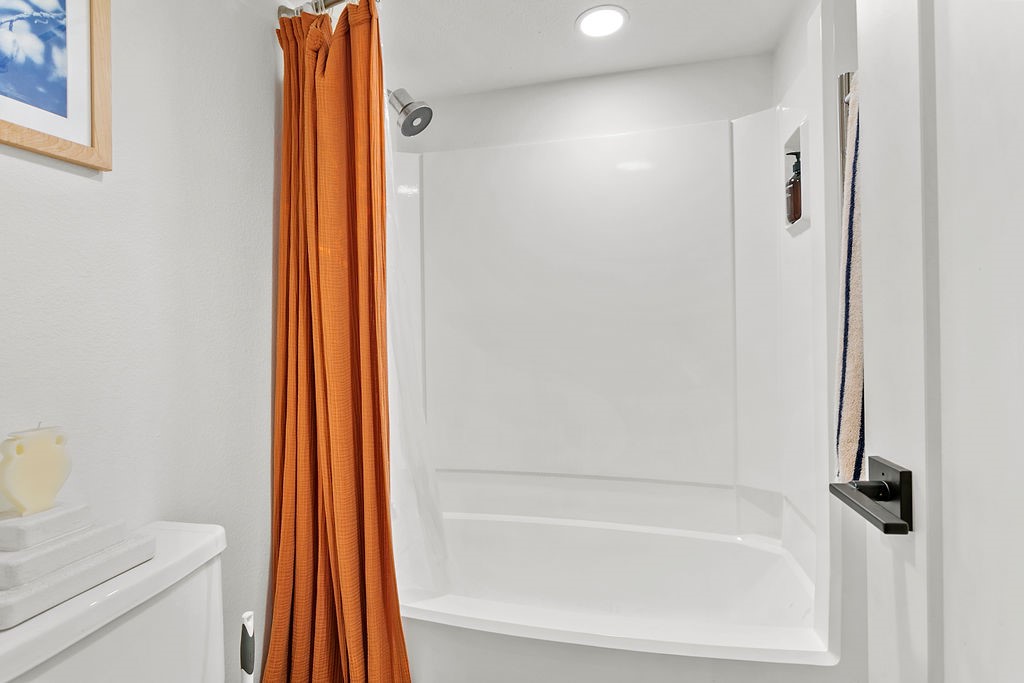 Detail Gallery Image 22 of 47 For 2564 Navarra Dr #105,  Carlsbad,  CA 92009 - 2 Beds | 2 Baths