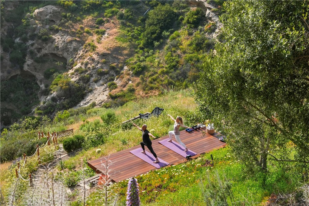 https://media.crmls.org/medias/72372603-ef81-455e-ae5c-e4e97b24807c.jpg?preset=X-Large