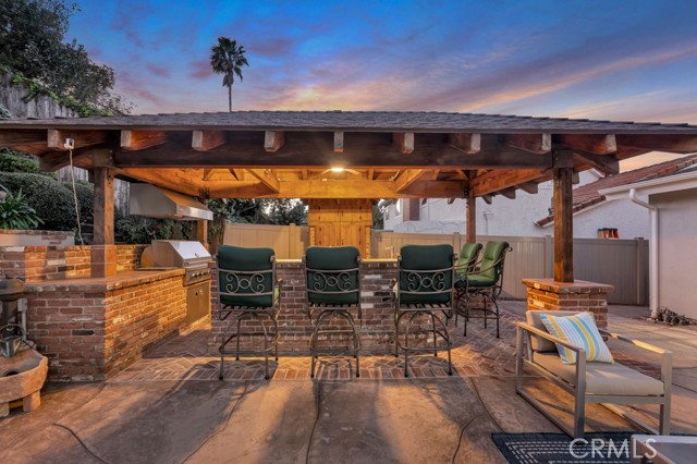 Detail Gallery Image 4 of 25 For 21438 Mulholland, Woodland Hills,  CA 91364 - 5 Beds | 3 Baths