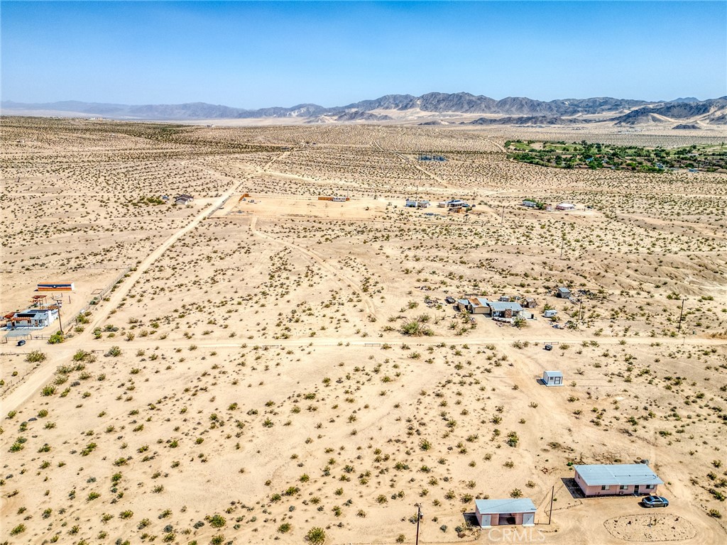 https://media.crmls.org/medias/723802b5-d6e0-4db4-9057-55e6214bb813.jpg?preset=X-Large
