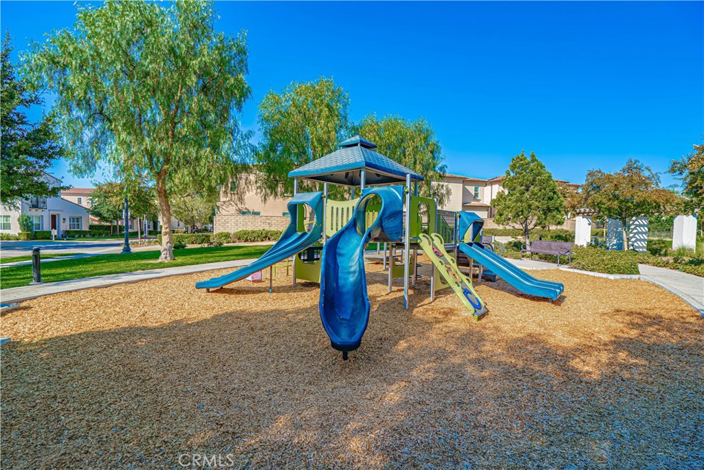 https://media.crmls.org/medias/72387982-acd3-4f58-91df-44d101ff398c.jpg?preset=X-Large