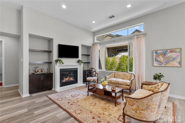 Detail Gallery Image 11 of 35 For 25124 Limetree Ln, Canyon Country,  CA 91387 - 2 Beds | 2/1 Baths