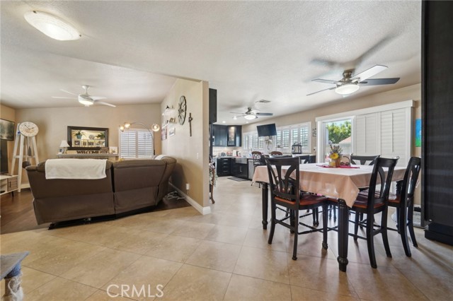 6253 Hamilton Court, Chino CA: https://media.crmls.org/medias/72393437-14ed-4392-bd5e-9719ce8279d6.jpg