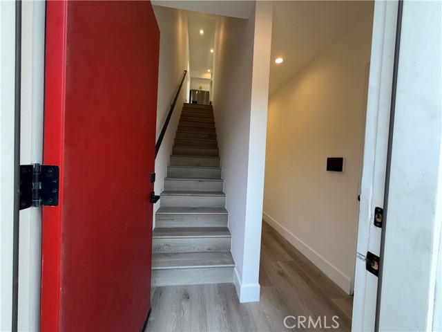 Detail Gallery Image 4 of 16 For 21721 Hart St, Canoga Park,  CA 91303 - 3 Beds | 2 Baths