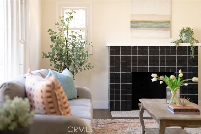 433 N Osage Avenue, Inglewood CA: https://media.crmls.org/medias/723965bd-11e7-4880-a185-ebc70ed100c3.jpg