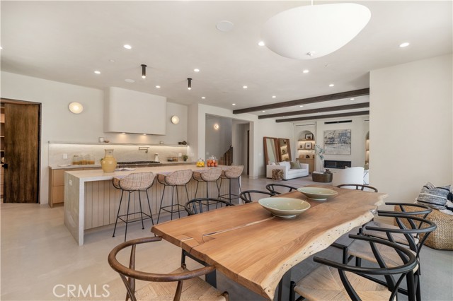 4320 Teesdale Avenue, Studio City CA: https://media.crmls.org/medias/7239e375-a69c-4fc6-aa46-a2b9e7fbd96e.jpg