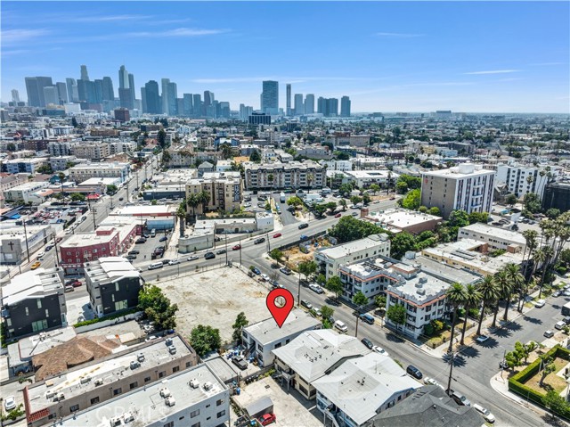 2625 San Marino Street, Los Angeles CA: https://media.crmls.org/medias/723a8be8-279c-4b0b-9bd5-9d94de428477.jpg
