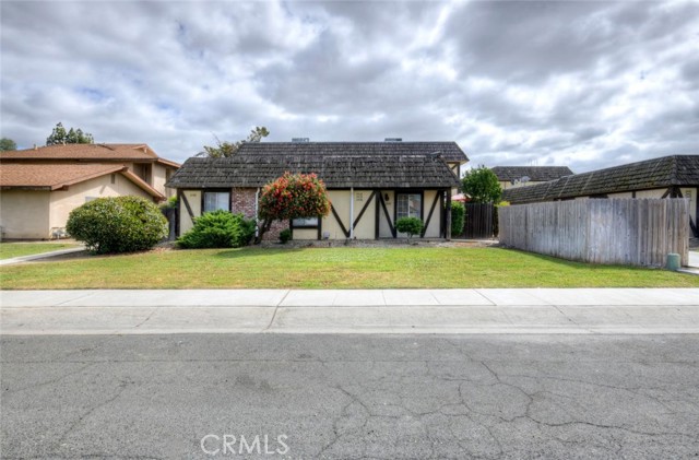 Detail Gallery Image 2 of 34 For 2432 S Sallee Ct, Visalia,  CA 93277 - – Beds | – Baths