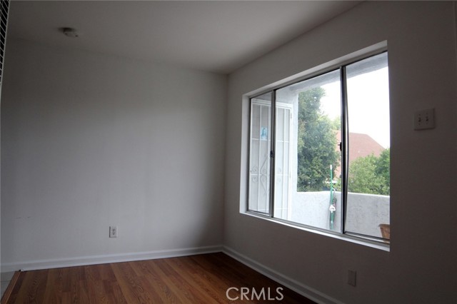 4055 Wall Street, Los Angeles CA: https://media.crmls.org/medias/723cb8ef-3e2b-4857-98ec-01a906ef8e6a.jpg