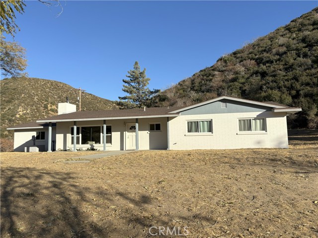 42930 Lake Hughes Road, Lake Hughes CA: https://media.crmls.org/medias/723cef59-b3e8-4ad9-90c1-a2573994d24a.jpg
