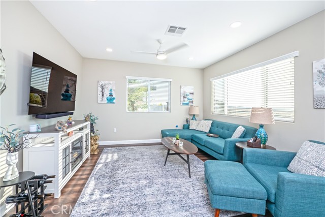 1134 Villa Calimesa Ln, Calimesa CA: https://media.crmls.org/medias/723d2a87-75b7-475f-afea-a11d53b738a1.jpg