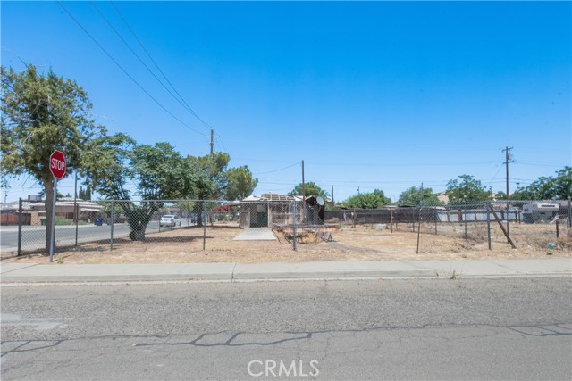 613 S Union Avenue, Avenal CA: https://media.crmls.org/medias/723e1f1c-dd03-40f4-be9f-c1d3e2f6bb33.jpg