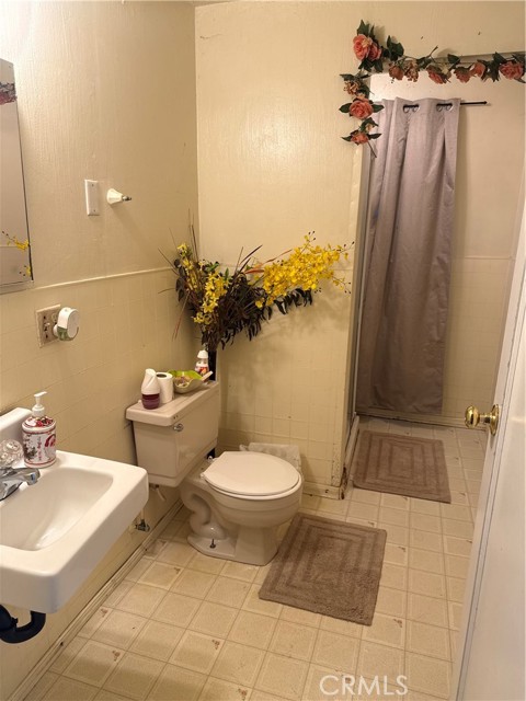 Detail Gallery Image 14 of 35 For 6540 Enos, Bakersfield,  CA 93314 - 5 Beds | 2 Baths