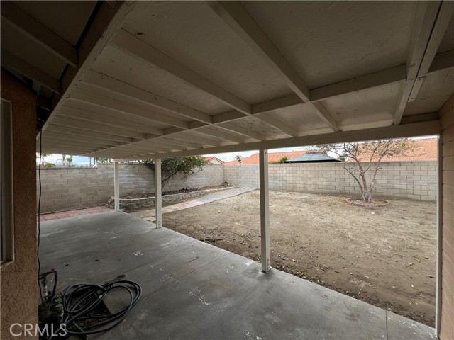 Detail Gallery Image 14 of 17 For 9752 Robinia St, Fontana,  CA 92335 - 5 Beds | 2 Baths