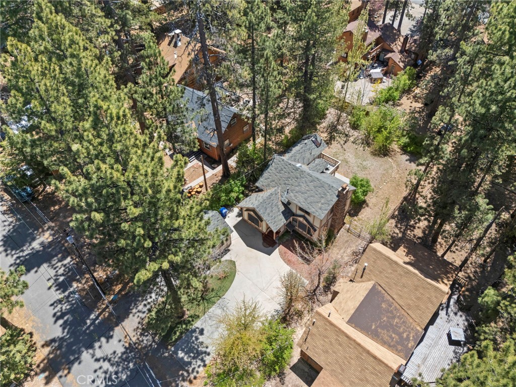 https://media.crmls.org/medias/7240e590-f57a-4d60-b840-4b4562cc6b81.jpg?preset=X-Large
