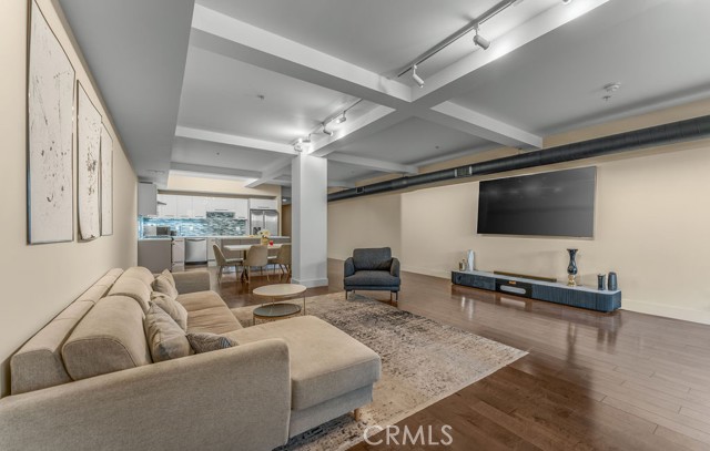 433 Pine Avenue, Long Beach CA: https://media.crmls.org/medias/72418be0-66a3-445f-993c-f5e39d005bcb.jpg