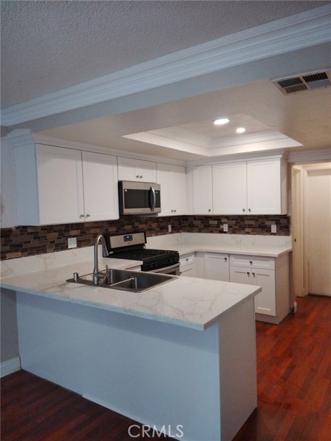 Detail Gallery Image 5 of 16 For 44535 La Paz, Temecula,  CA 92592 - 3 Beds | 2/1 Baths