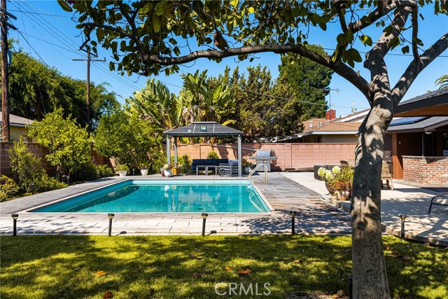 1006 W Pioneer Drive, Anaheim CA: https://media.crmls.org/medias/7242cd44-7d29-442d-adb9-a018194881c3.jpg
