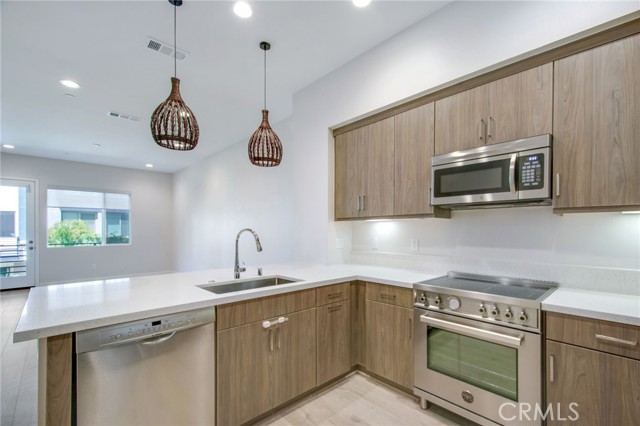 225 Elm Avenue, Long Beach CA: https://media.crmls.org/medias/7243598b-c5db-4529-a37d-69b73c038a9b.jpg