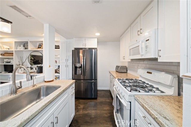 Detail Gallery Image 14 of 28 For 166 Southampton Way #21,  Placentia,  CA 92870 - 2 Beds | 1 Baths