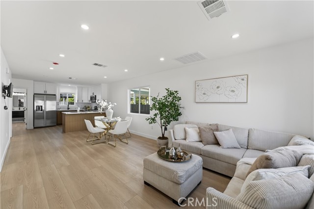 Detail Gallery Image 12 of 61 For 11113 1/2 S Budlong Ave, Los Angeles,  CA 90044 - – Beds | – Baths