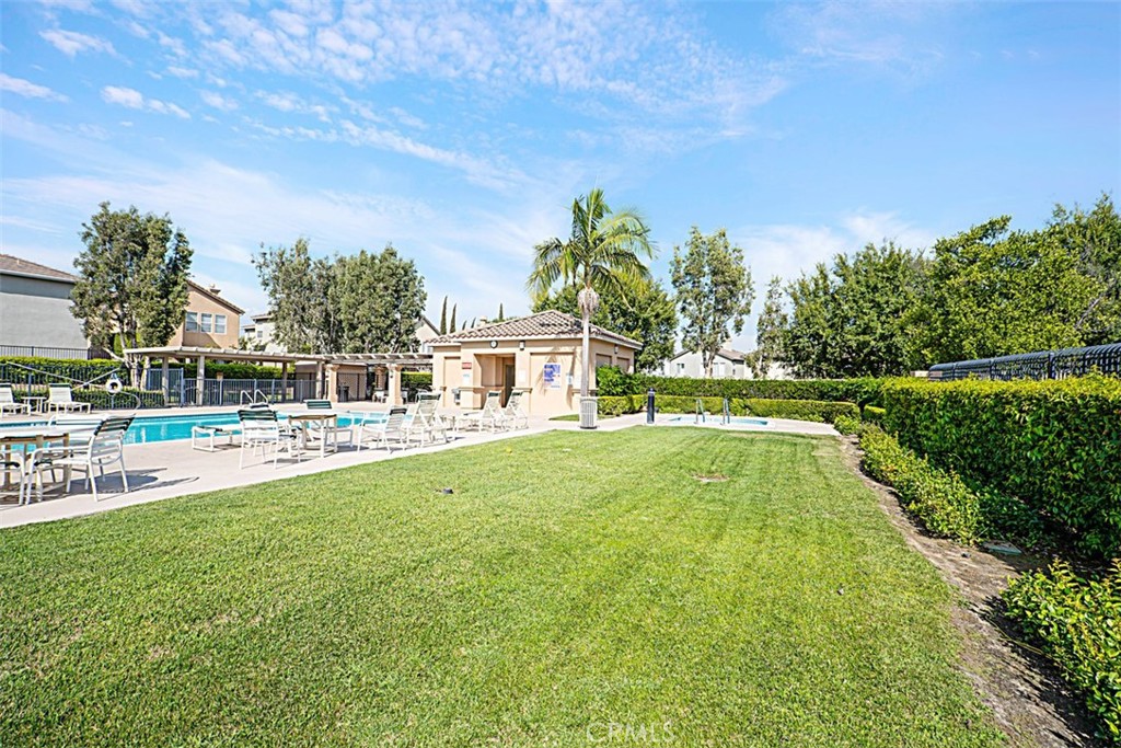 https://media.crmls.org/medias/72438ddd-18e1-4145-8c73-d6bc75ba07d9.jpg?preset=X-Large