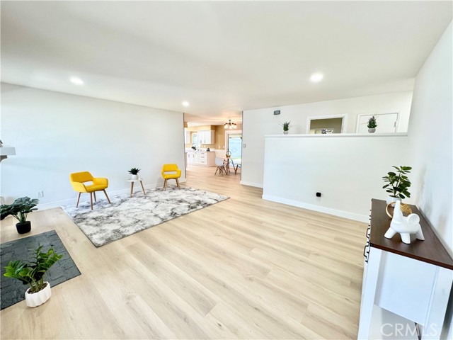 Detail Gallery Image 7 of 23 For 16501 Rhone Ln, Huntington Beach,  CA 92647 - 4 Beds | 2 Baths