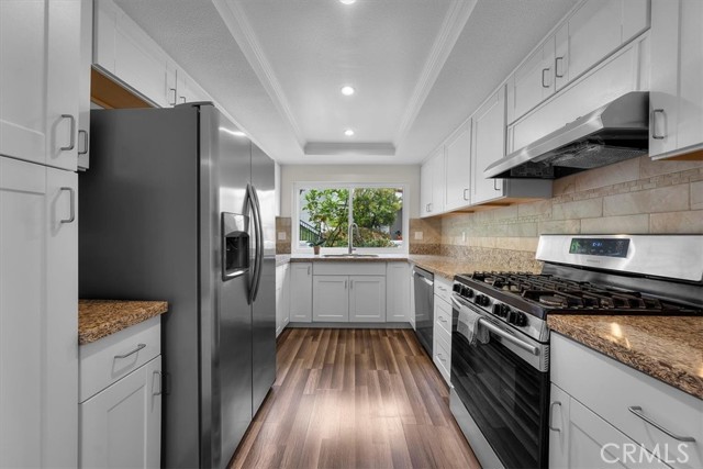 31 Oaktree Lane, Rolling Hills Estates CA: https://media.crmls.org/medias/724446e4-b7f4-4992-ab2f-4545c08fdd3f.jpg