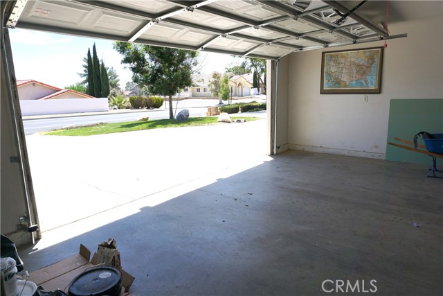 Detail Gallery Image 7 of 32 For 13510 Hidden Valley Rd, Victorville,  CA 92395 - 3 Beds | 3 Baths