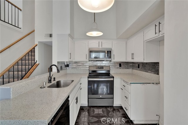 Detail Gallery Image 12 of 50 For 11659 Pepper Ln, Apple Valley,  CA 92308 - 2 Beds | 2 Baths