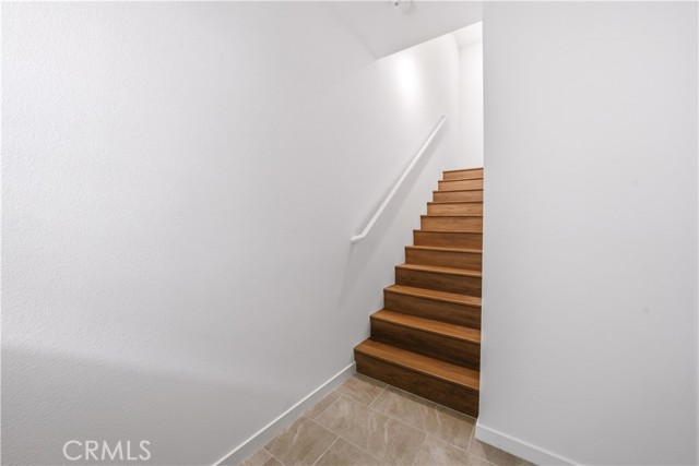 Detail Gallery Image 4 of 31 For 9427 N Sepulveda Blvd. #5,  North Hills,  CA 91343 - 3 Beds | 2/1 Baths