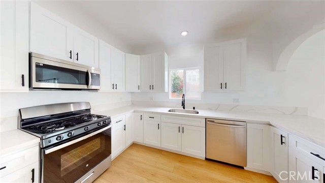 1113 Pacific Ave, Long Beach CA: https://media.crmls.org/medias/724948f1-9509-4a0d-bf82-6e095a93ea4f.jpg