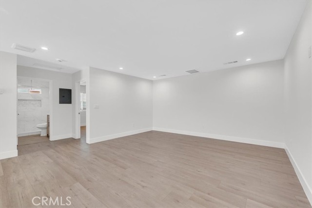 7865 Chastain Avenue, Reseda CA: https://media.crmls.org/medias/72498553-c967-42ef-bc66-e11ca57df285.jpg