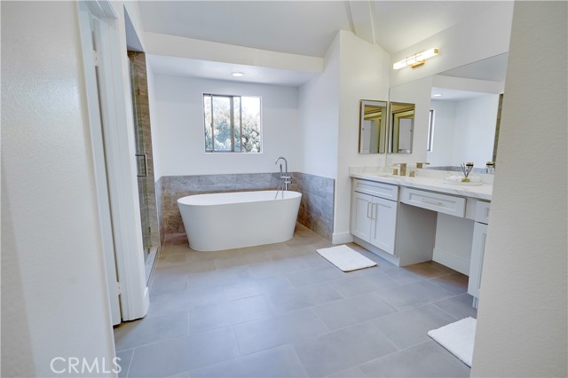 417 Bay Hill Drive, Newport Beach CA: https://media.crmls.org/medias/7249f634-9e2b-4b2b-ac5e-6951bc8d84eb.jpg