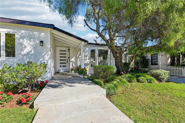 Detail Gallery Image 2 of 58 For 8454 Naylor Ave, Los Angeles,  CA 90045 - 3 Beds | 2 Baths