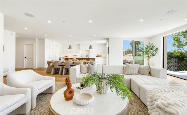Detail Gallery Image 18 of 46 For 1759 Glenneyre St, Laguna Beach,  CA 92651 - 5 Beds | 5/1 Baths